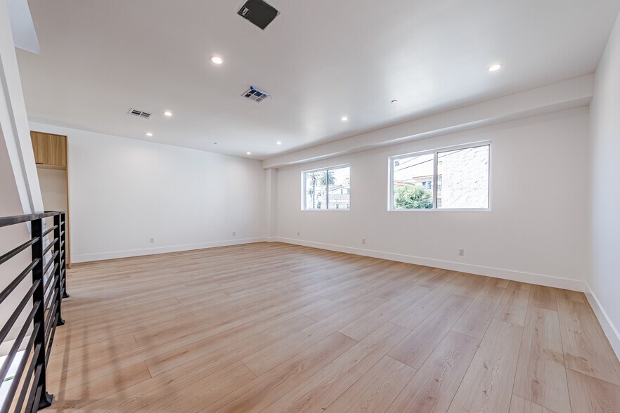 More Photos Of 5209 W 20th St, Los Angeles Multifamily For Sale