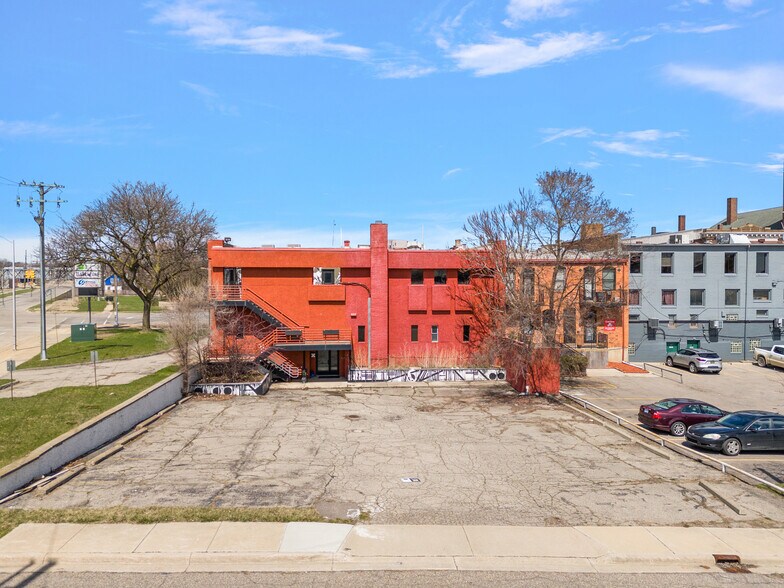 More Photos Of 71-75 W Huron St, Pontiac Office For Sale