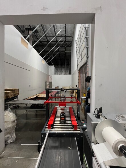 More Photos Of 3740 W 104th St, Hialeah Distribution For Lease