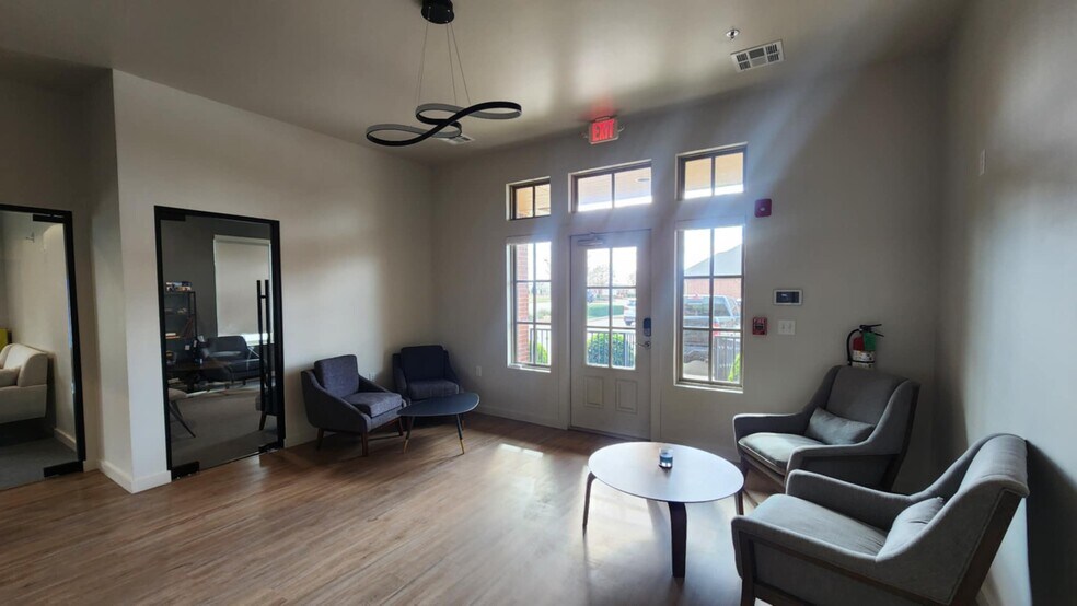 More Photos Of 1901 W 33rd St, Edmond Office Residential For Lease