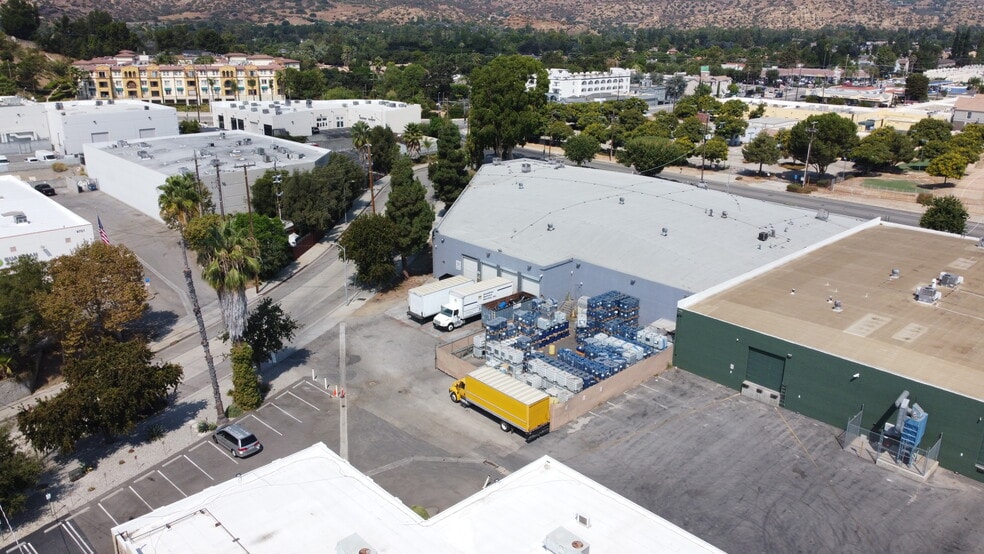 More Photos Of 21900 Marilla St, Chatsworth Light Manufacturing For Lease