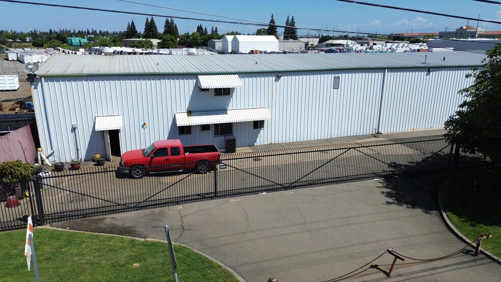 More Photos Of 7851 14th Ave, Sacramento Warehouse For Sale