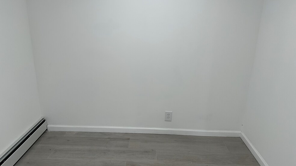 More Photos Of 15009 89th St, Howard Beach Office Residential For Lease