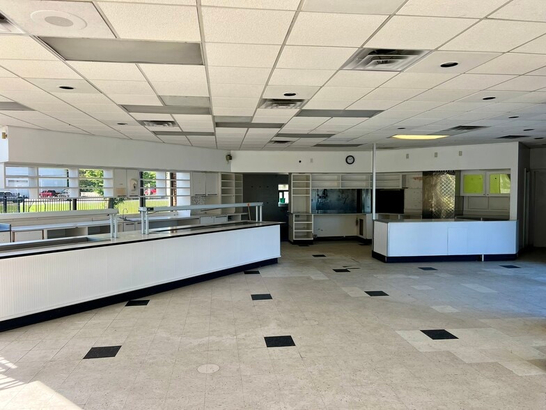 More Photos Of 15839 Telegraph Rd, Redford Township Fast Food For Lease