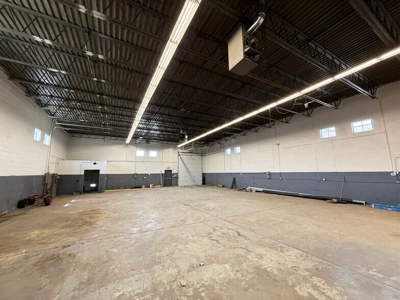 More Photos Of 1301 Brummel Dr, Elk Grove Village Warehouse For Lease