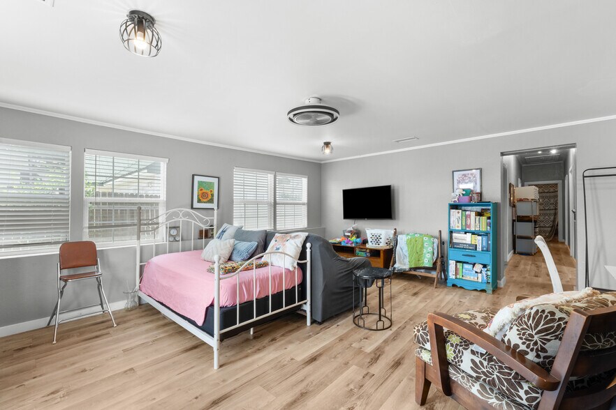 More Photos Of 1030 Jenks Ave, Panama City General Retail For Sale