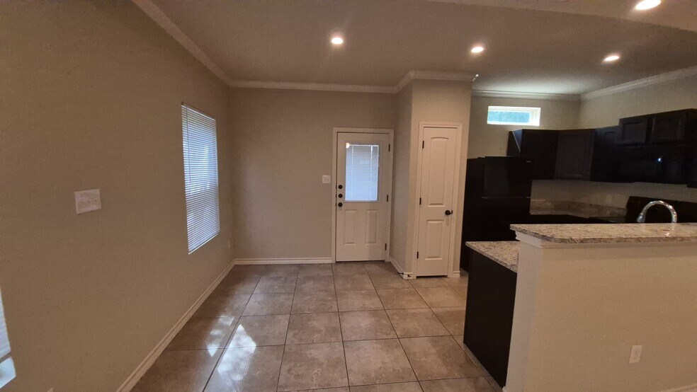 More Photos Of 6866 Lakeview Dr, San Antonio Multifamily For Sale
