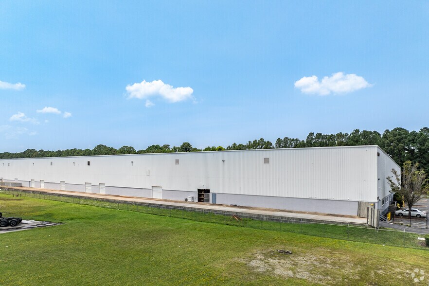 More Photos Of 1400 Cavalier Blvd, Chesapeake Warehouse For Lease