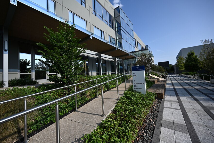 More Photos Of 8800 Technology Forest Pl, The Woodlands Unknown For Lease