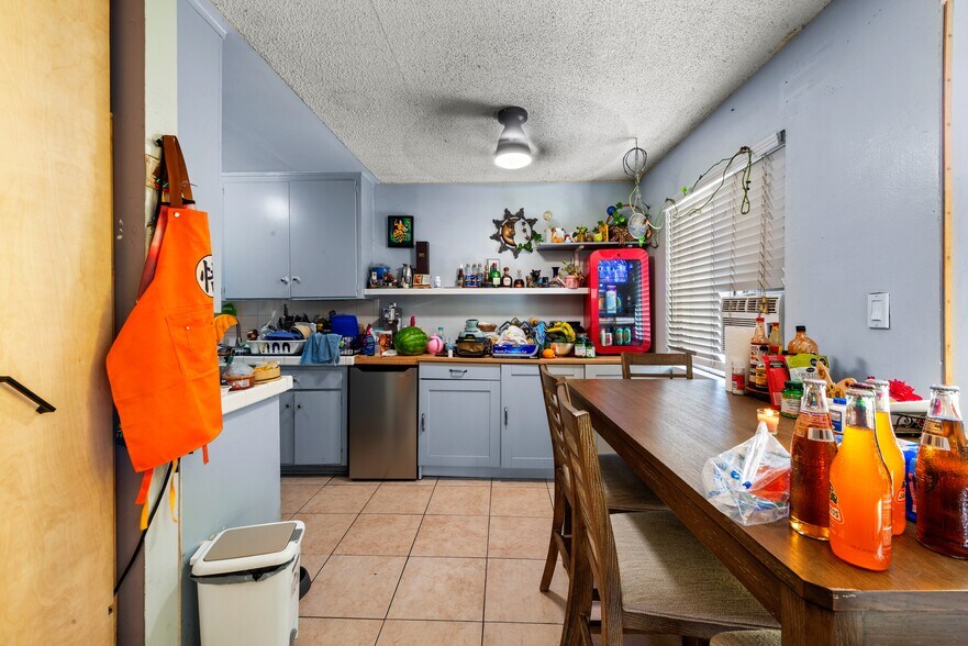 More Photos Of 2325 S Ridgeley Dr, Los Angeles Apartments For Sale