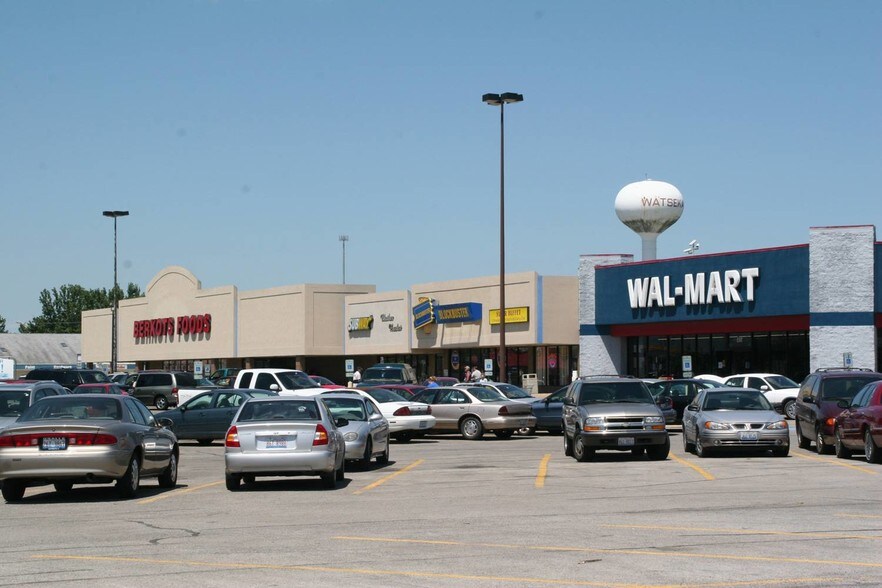 More Photos Of 1152-1200 E Walnut St, Watseka General Retail For Lease