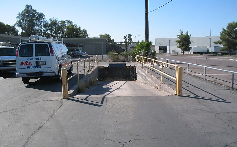 More Photos Of 2625 E University Dr, Phoenix Warehouse For Lease