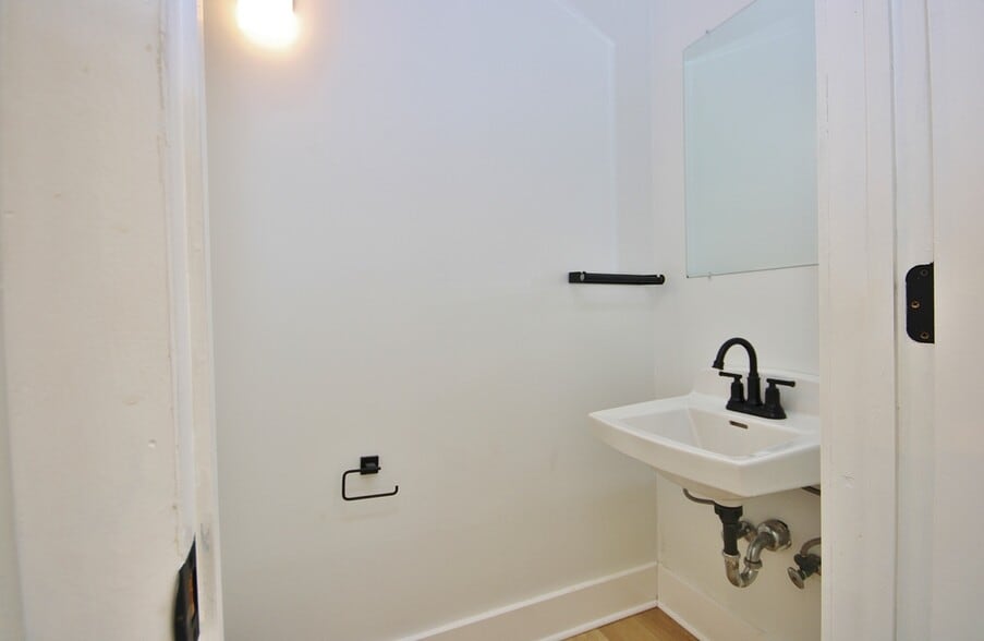 More Photos Of 63 Cannon St, Poughkeepsie Office Residential For Lease