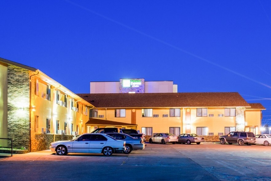 More Photos Of 3040 5th Ave S, Fort Dodge Hotel For Sale