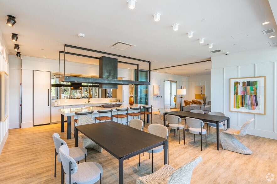 More Photos Of 702 Broadway, San Diego Apartments For Lease