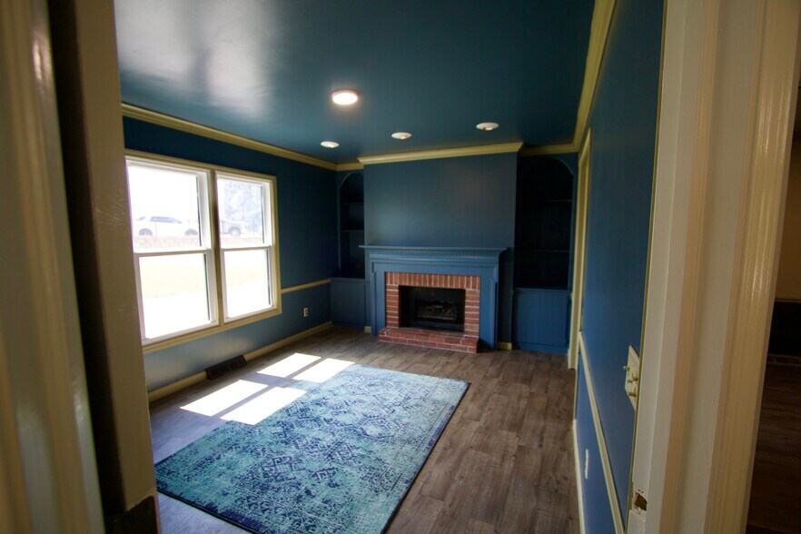 More Photos Of 123 N Jackson St, Janesville Office For Sale