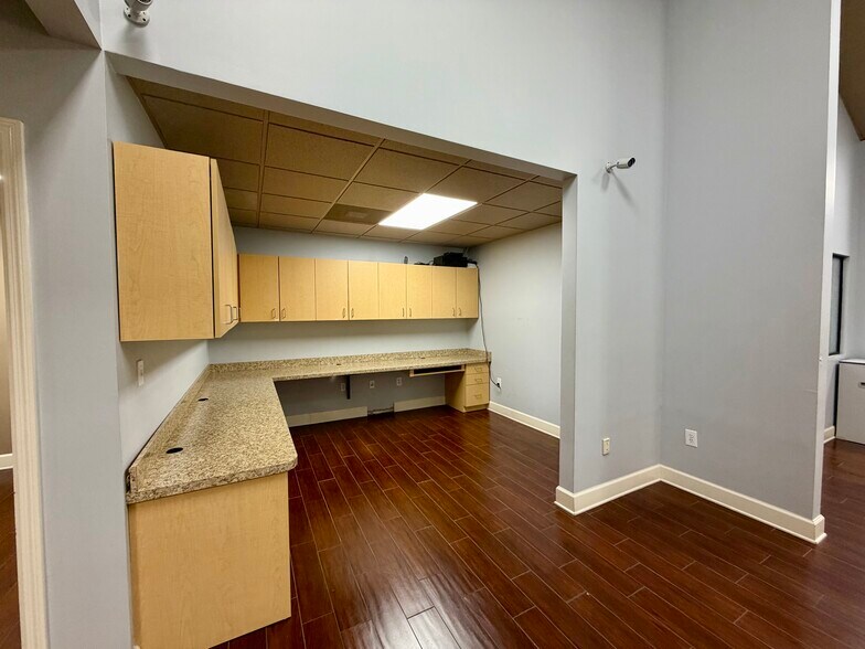 More Photos Of 4915 Ehrlich Rd, Tampa Medical For Sale