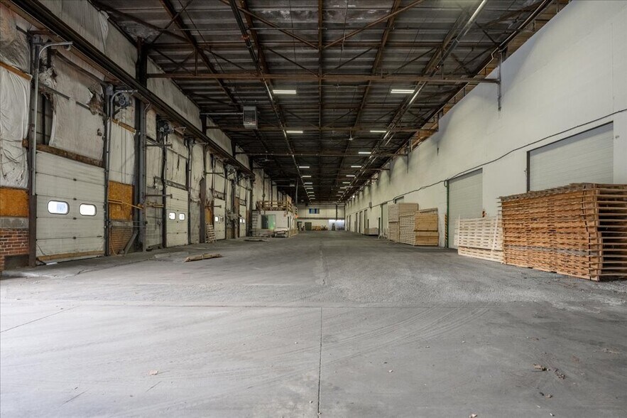 More Photos Of 91 Pinevale St, Springfield Warehouse For Lease