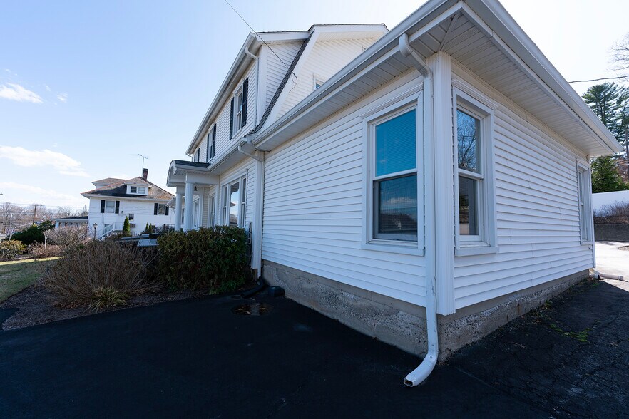 More Photos Of 105 Gleneida Ave, Carmel Office For Sale