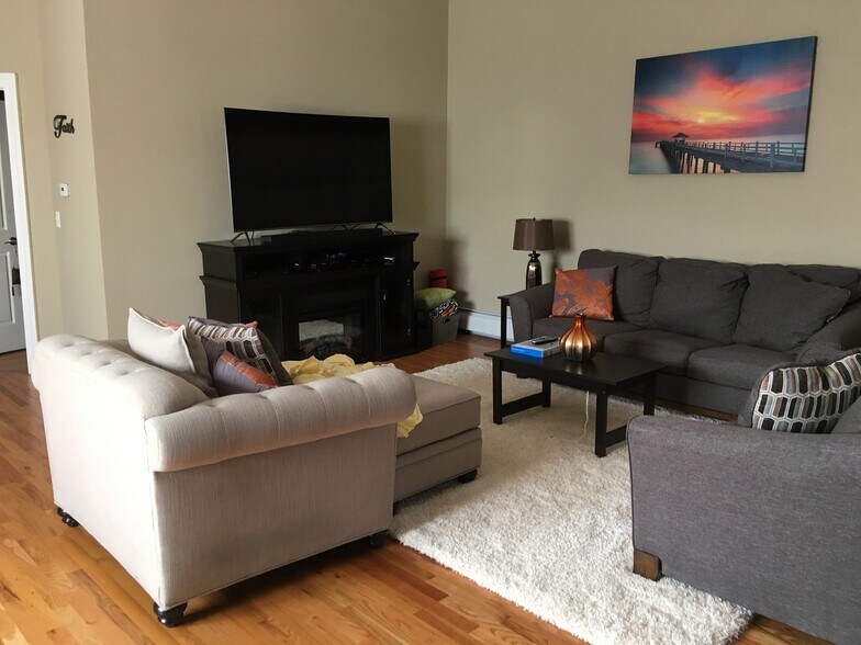 More Photos Of 179 Main St, Beacon Storefront Retail Residential For Sale