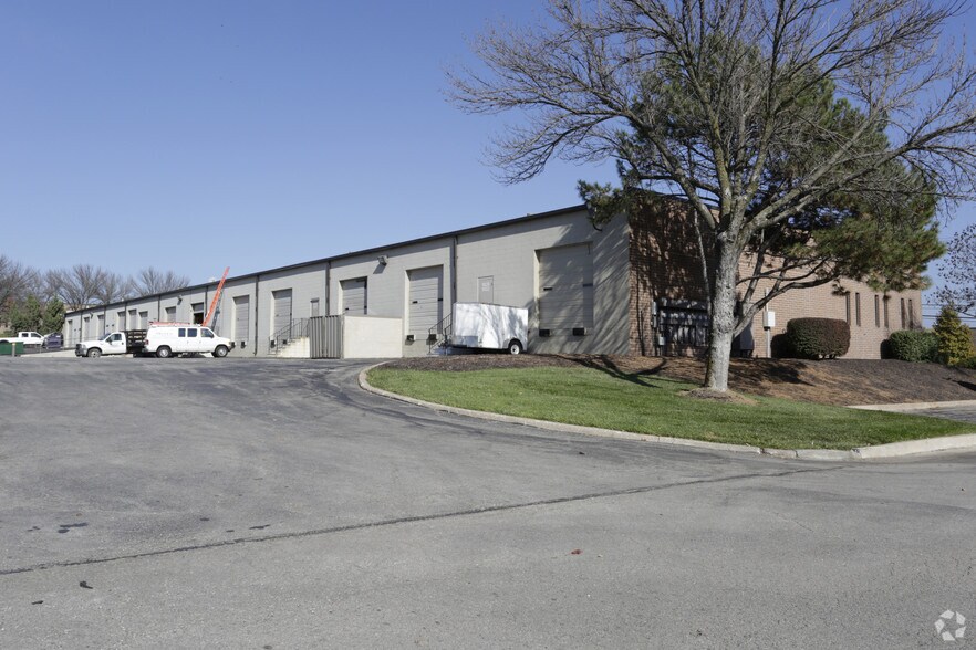 More Photos Of 9800-9822 Pflumm Rd, Lenexa Flex For Lease