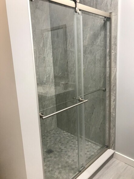 More Photos Of 431 Franklin Park W, Saint Albans Industrial For Lease