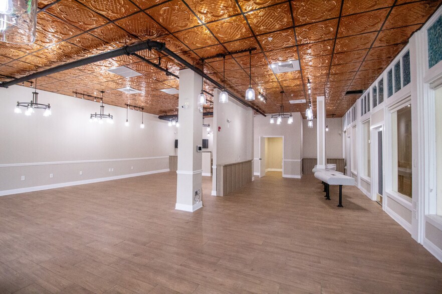 More Photos Of 121 E Marion Ave, Punta Gorda Storefront Retail Office For Sale