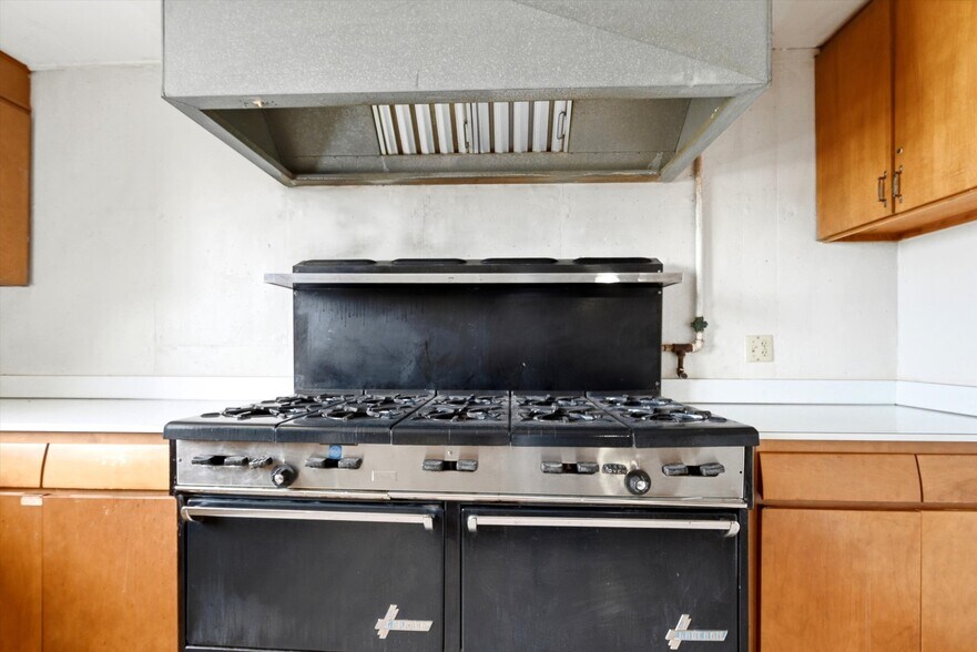 More Photos Of 105 Goldenrod Ave, Ozawkie Industrial For Sale
