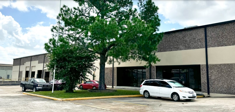 More Photos Of 6546 Petropark Dr, Houston Warehouse For Lease