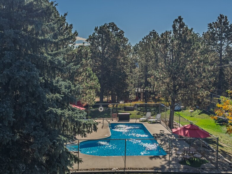 More Photos Of 855 N 5th St, Custer Hotel For Sale