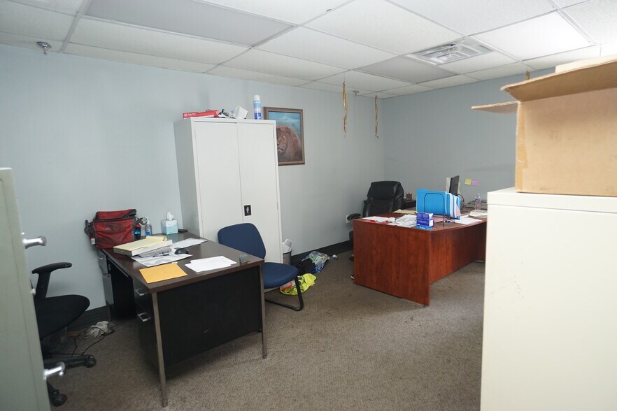 More Photos Of 12950 Haggerty Rd, Belleville Manufacturing For Lease