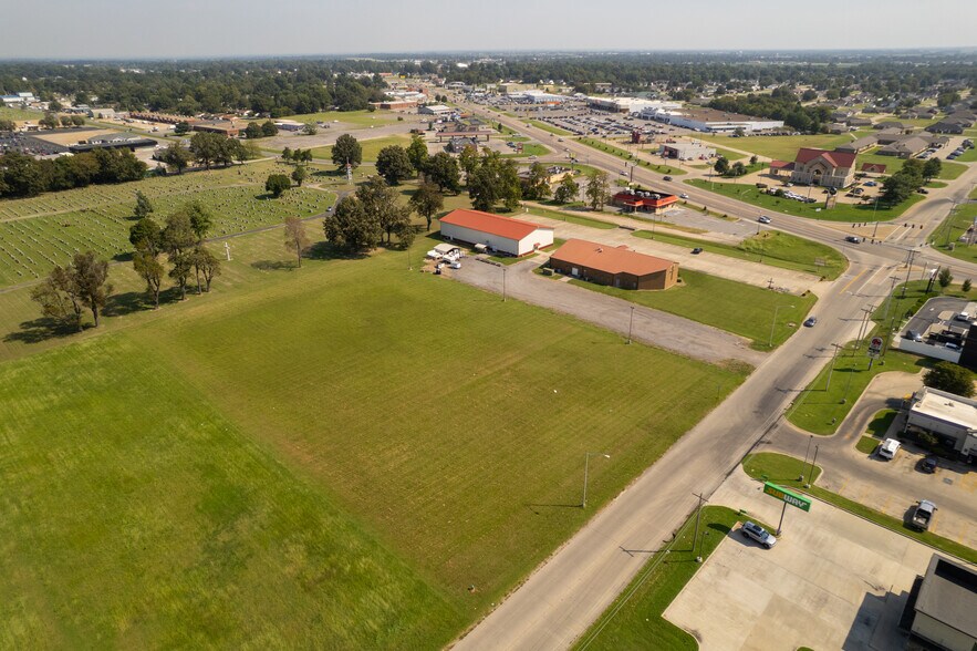 More Photos Of 951 S Kingshighway St, Sikeston Office For Sale