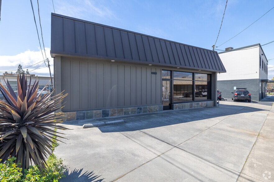 More Photos Of 2620-2626 Spring St, Redwood City Light Manufacturing For Lease