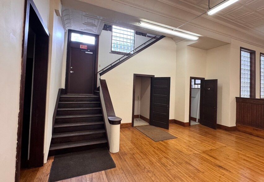 More Photos Of 425-433 1st St, LaSalle General Retail For Lease