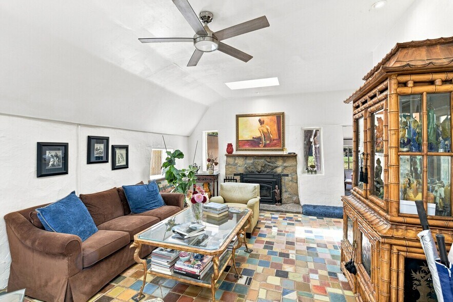More Photos Of 10095 Monterey Rd, Gilroy Industrial For Sale