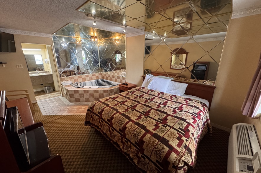 More Photos Of 206 E White Horse Pike, Galloway Hotel For Sale