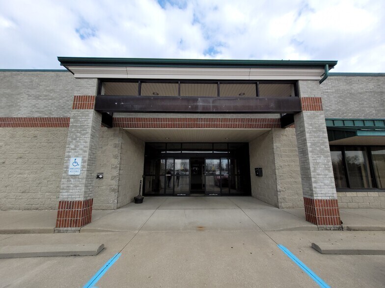 Primary Photo Of 1305 W Main St, Mitchell Freestanding For Lease