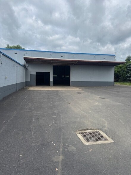 More Photos Of 5727 S Park Ave, Hamburg Warehouse For Sale