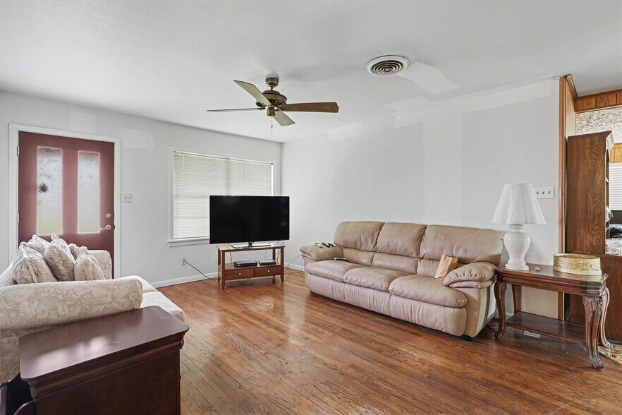 More Photos Of 7833 Almeda Genoa Rd, Houston Land For Sale