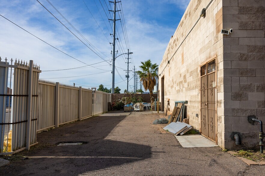 More Photos Of 1302 W Lincoln St, Phoenix Warehouse For Sale