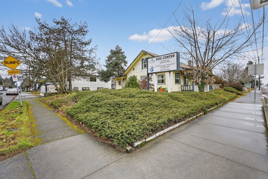 More Photos Of 12135 SE Lincoln St, Portland Office For Sale