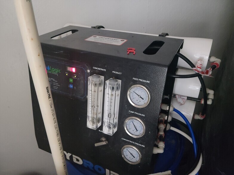 More Photos Of 713 Mayor Patricia Reigal Blvd, Moffat Industrial For Sale