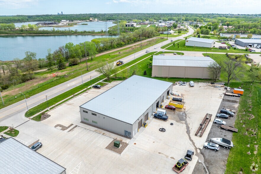 More Photos Of 5820 NW Beaver Dr, Johnston Flex For Lease