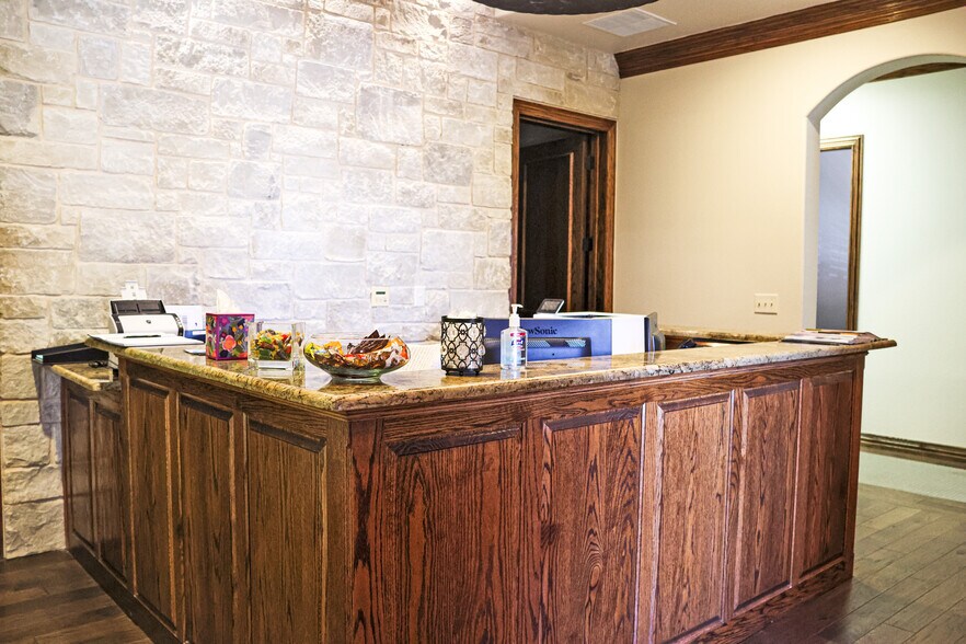 More Photos Of 1312 Glade Rd, Colleyville Loft Creative Space For Sale