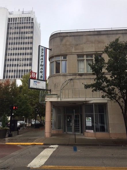 More Photos Of 401-409 Main St, Evansville Storefront Retail Office For Lease