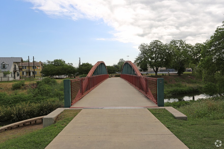 More Photos Of 423 Blue Star, San Antonio Apartments For Lease