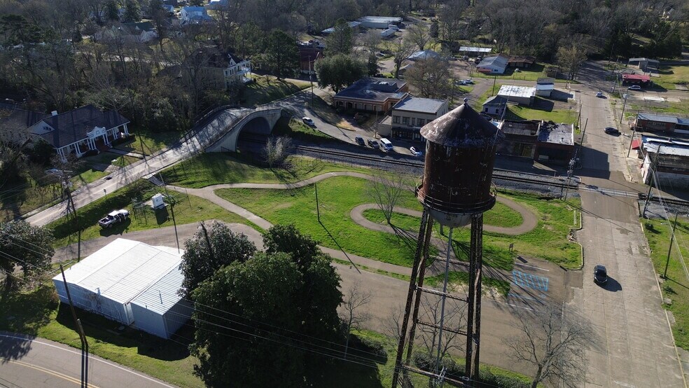 More Photos Of 203 Vicksburg St, Edwards Flex For Sale