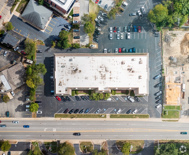 More Photos Of 15 Spinning Wheel Rd, Hinsdale Unknown For Lease