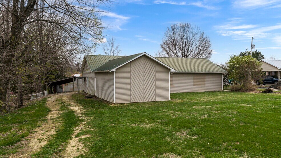 More Photos Of 5905 Veterans Memorial Hwy, Scottsville Showroom For Sale