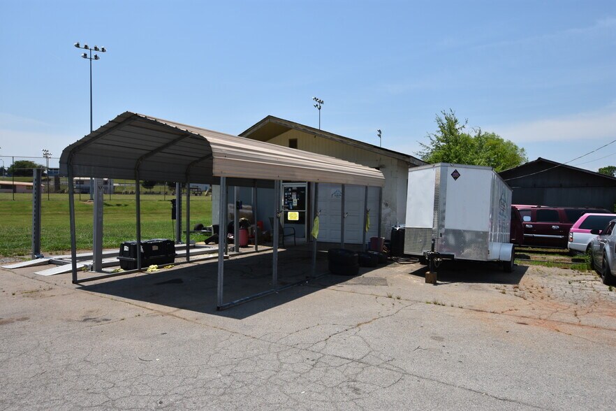 More Photos Of 416 E North St, Sweetwater Storefront Retail Office For Sale